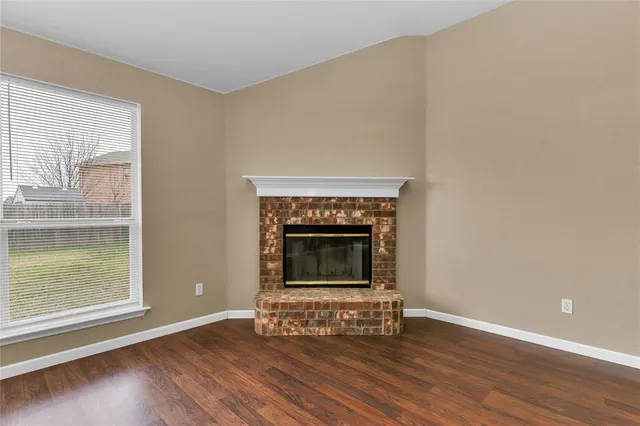 $2,300 | 324 Kingfisher Lane, Arlington, TX 76002