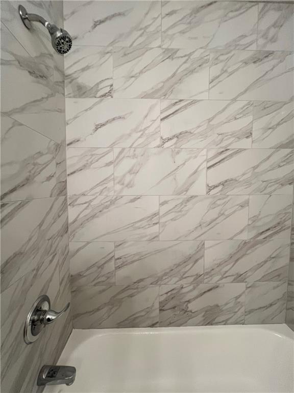 2805 Northeast Expressway Northeast, Unit B13 Atlanta, GA 30345 - Photo 29 of 69 a bathroom with a bathtub