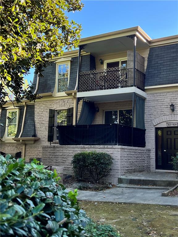2805 Northeast Expressway Northeast, Unit B13 Atlanta, GA 30345 - Photo 58 of 69 a front view of a house with a yard