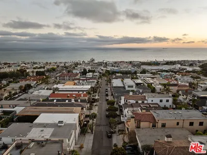$7,700,000 | 636 12th Street, Manhattan Beach, CA 90266