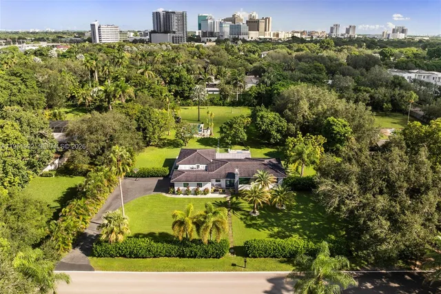 $3,900,000 | 7325 Southwest 102nd Street, Pinecrest, FL 33156