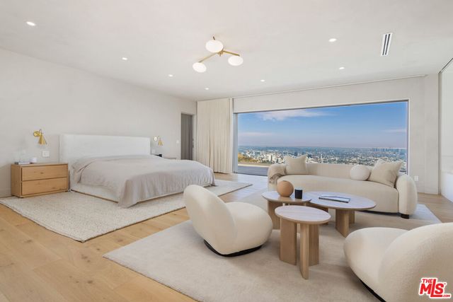 $30,000 | 2002 Hercules Drive, Los Angeles, CA 90046