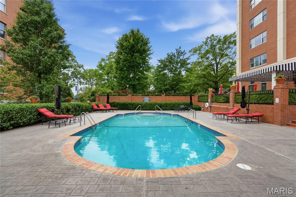 710 South Hanley Road, Unit 10B Clayton, MO 63105 - Photo 31 of 36