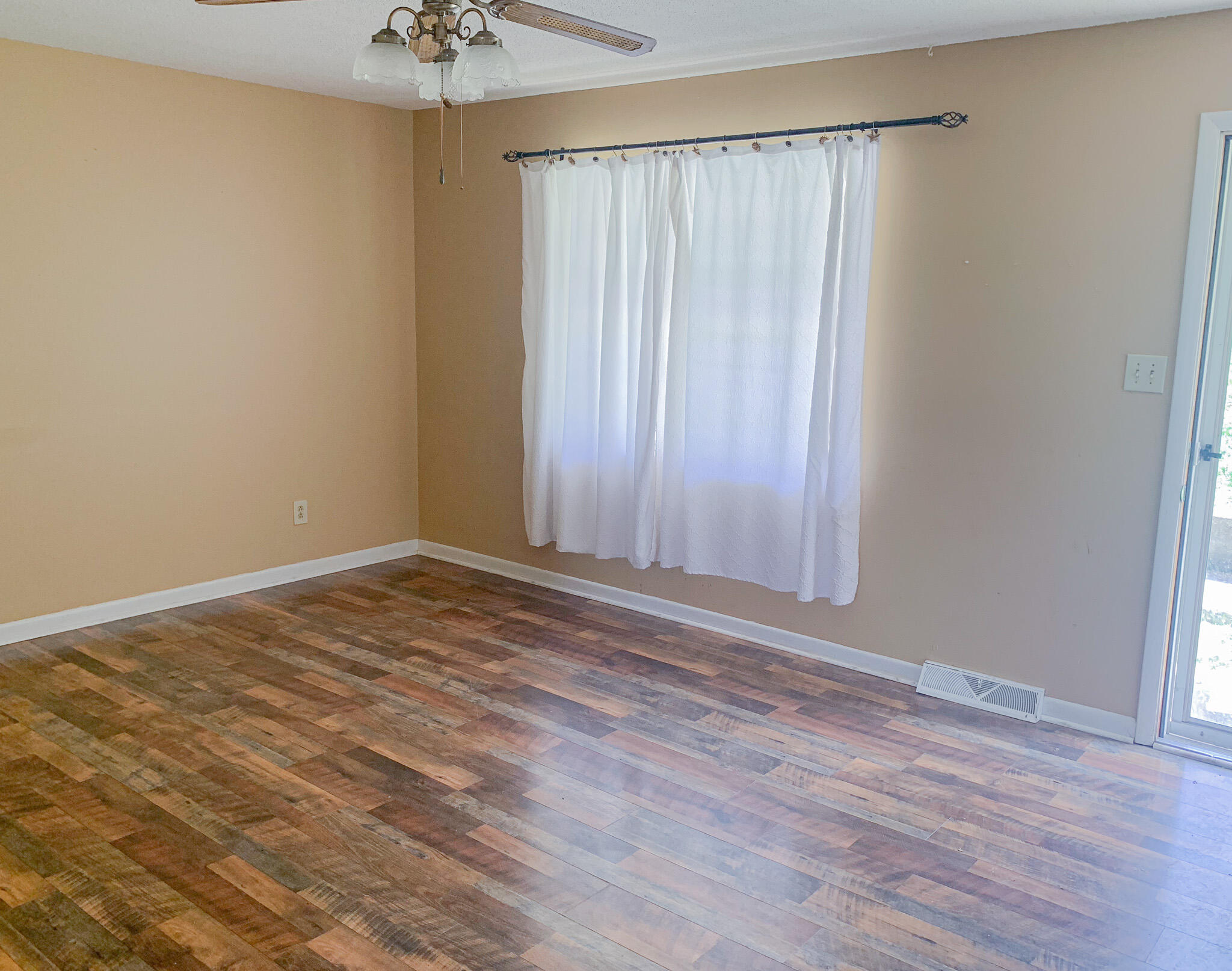 615 Sherry Road Jasper, TN 37347 - Photo 2 of 16 IMG_1782