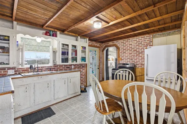 $205,000 | 510 Highway 11, Tom Bean, TX 75491