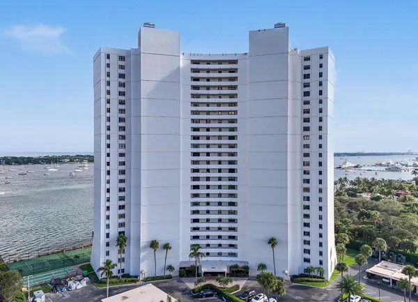 $2,950 | 5200 North Flagler Drive, Unit 902, West Palm Beach, FL 33407