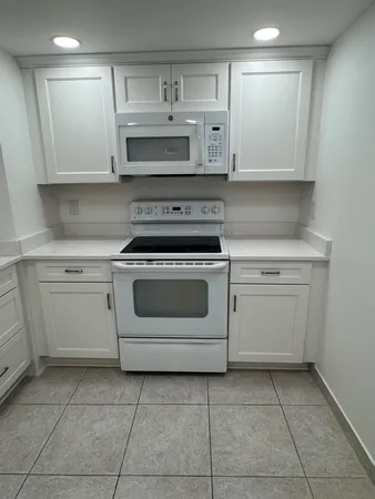 $2,950 | 5200 North Flagler Drive, Unit 902, West Palm Beach, FL 33407