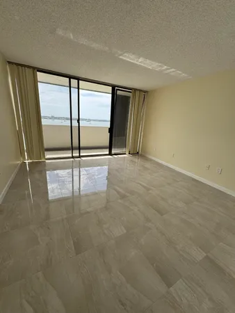 $2,950 | 5200 North Flagler Drive, Unit 902, West Palm Beach, FL 33407
