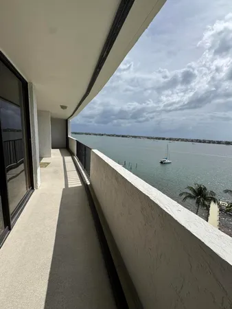 $2,950 | 5200 North Flagler Drive, Unit 902, West Palm Beach, FL 33407