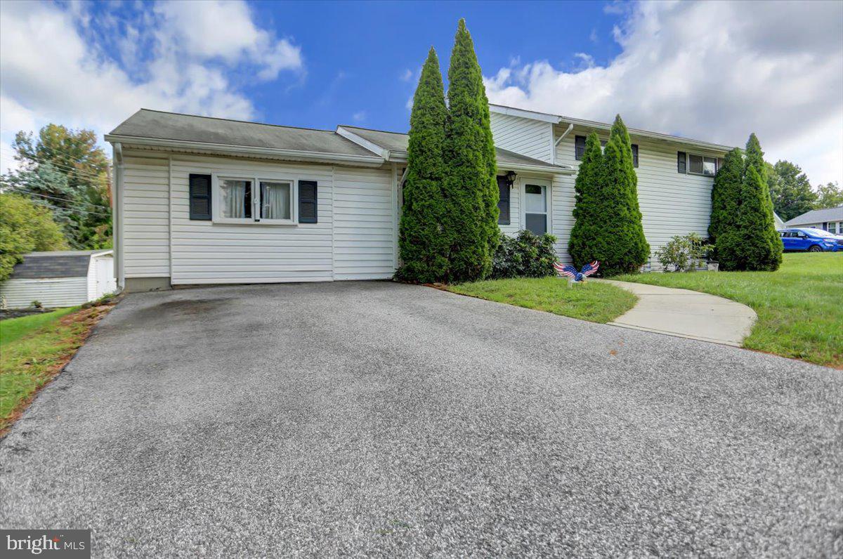 119 Dill Road York, PA 17404 - Photo 2 of 25 Gallery Image 2