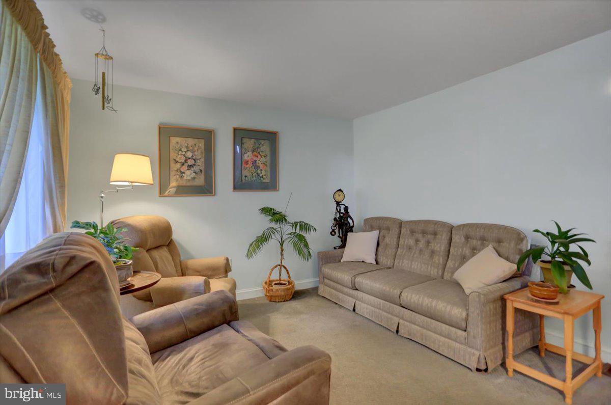 119 Dill Road York, PA 17404 - Photo 4 of 25 Gallery Image 4