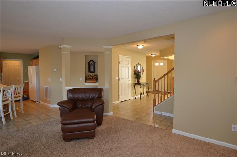 218 Sandstone Ridge Way Berea, OH 44017 - Photo 4 of 25 Columns and built in shelf add much character!