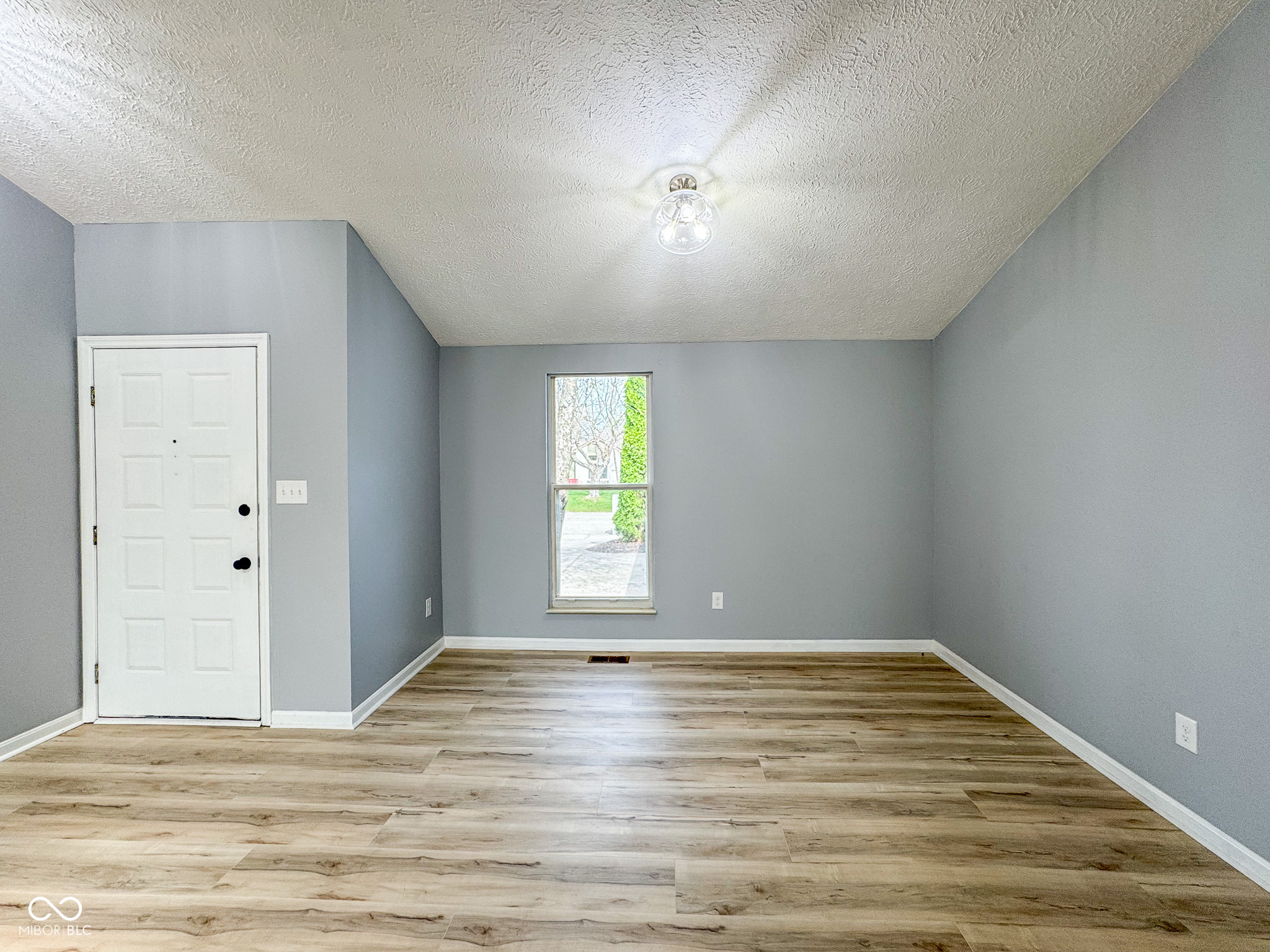 9362 Helmsdale Drive Indianapolis, IN 46256 - Photo 11 of 47