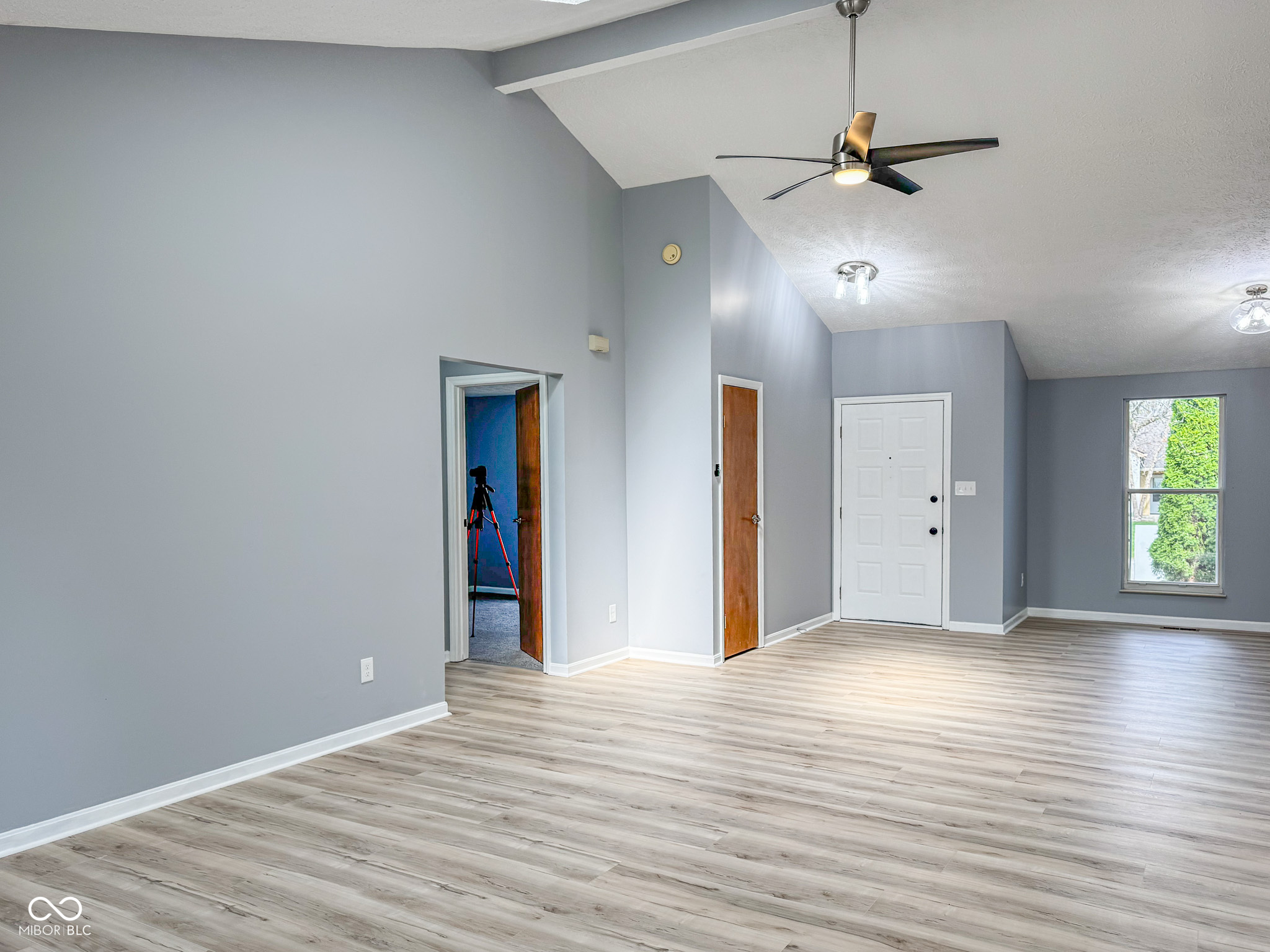 9362 Helmsdale Drive Indianapolis, IN 46256 - Photo 7 of 47