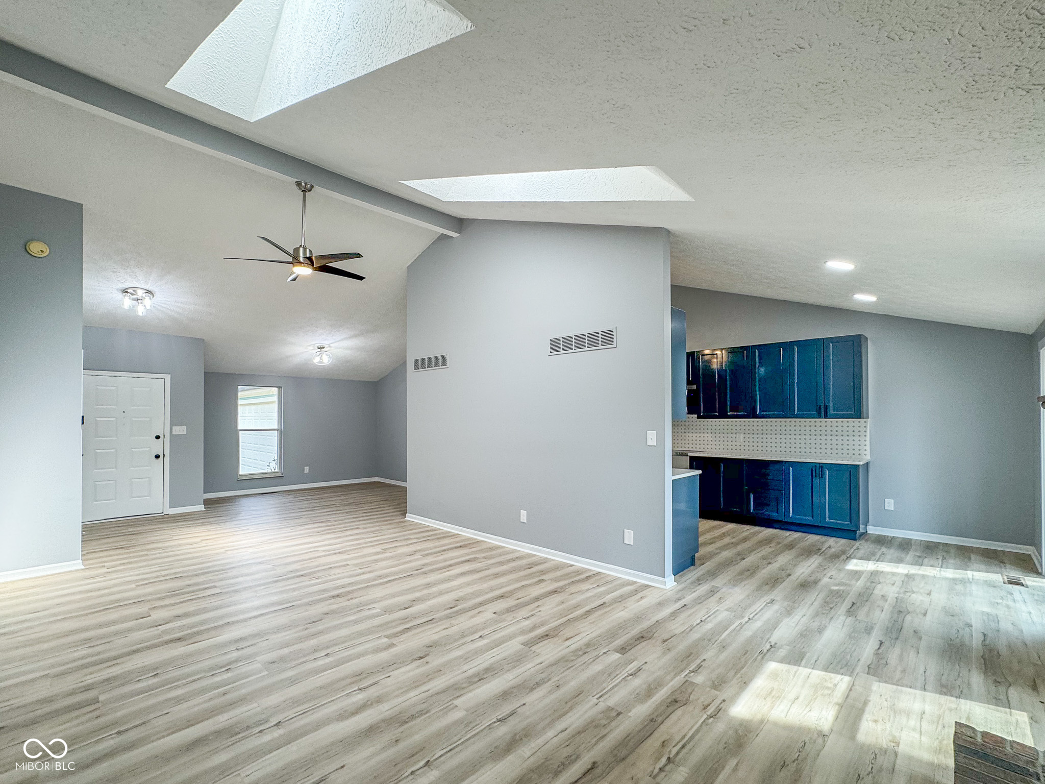 9362 Helmsdale Drive Indianapolis, IN 46256 - Photo 8 of 47