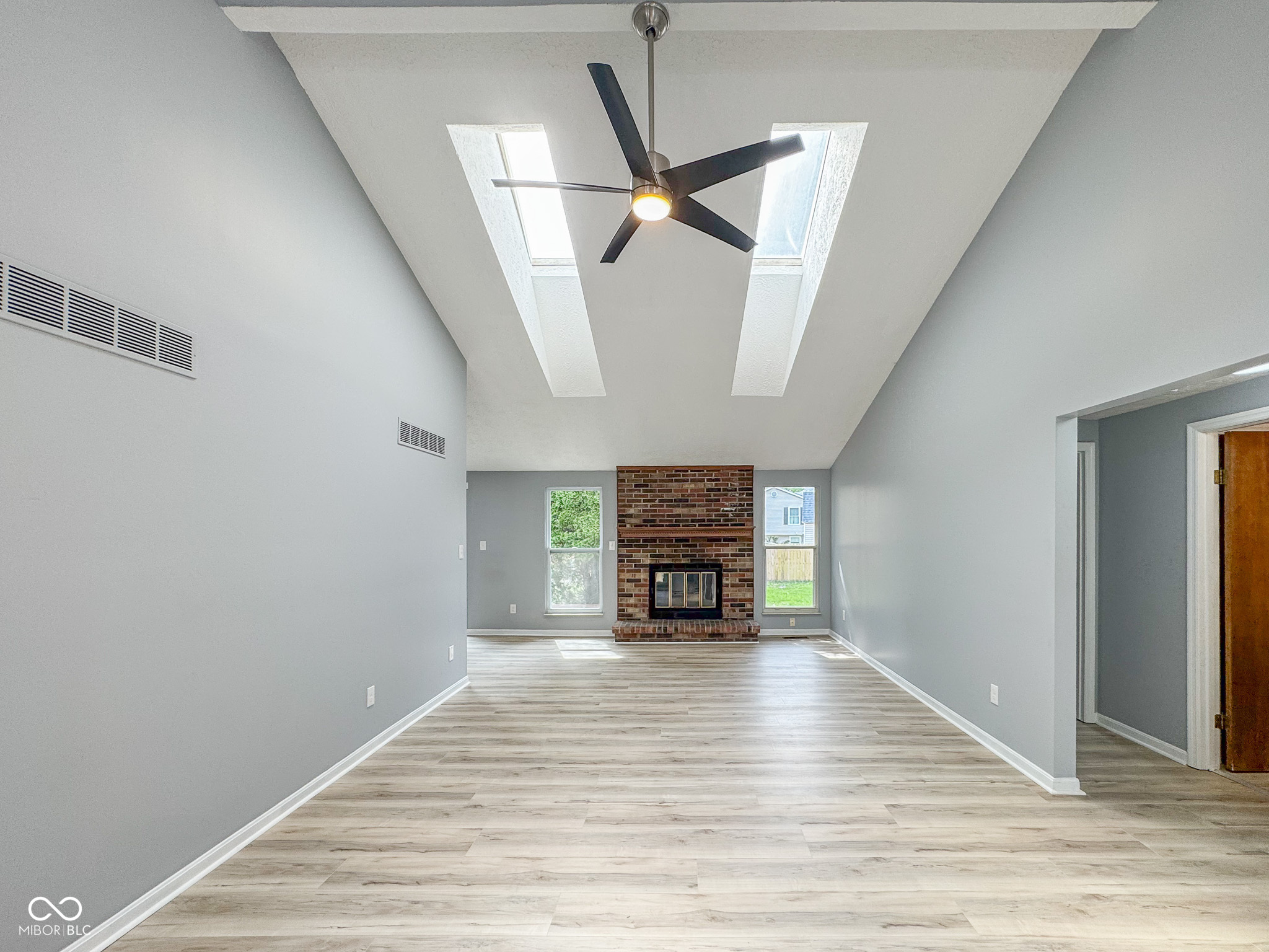 9362 Helmsdale Drive Indianapolis, IN 46256 - Photo 9 of 47