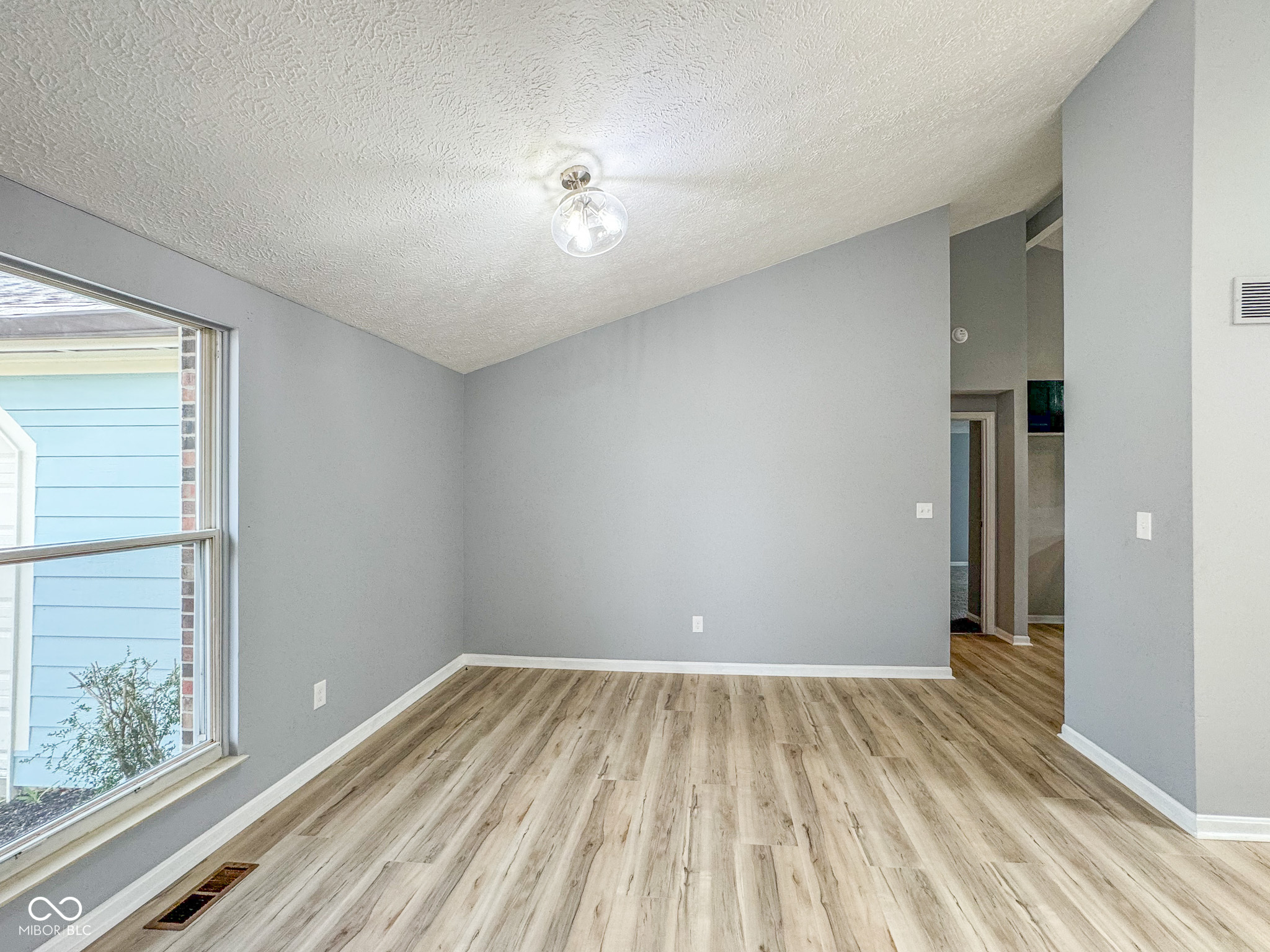 9362 Helmsdale Drive Indianapolis, IN 46256 - Photo 10 of 47