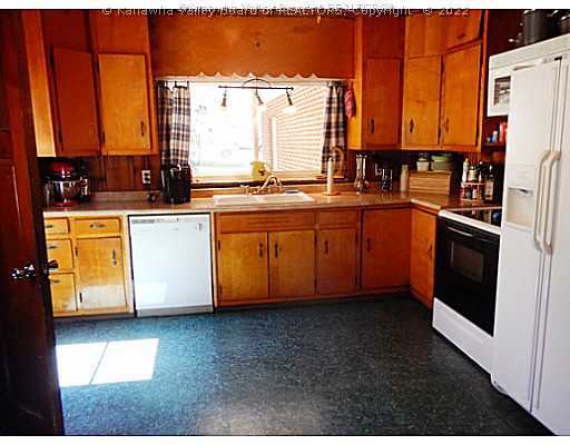 1605 Bills Creek Road Winfield, WV 25213 - Photo 4 of 13 Kitchen.