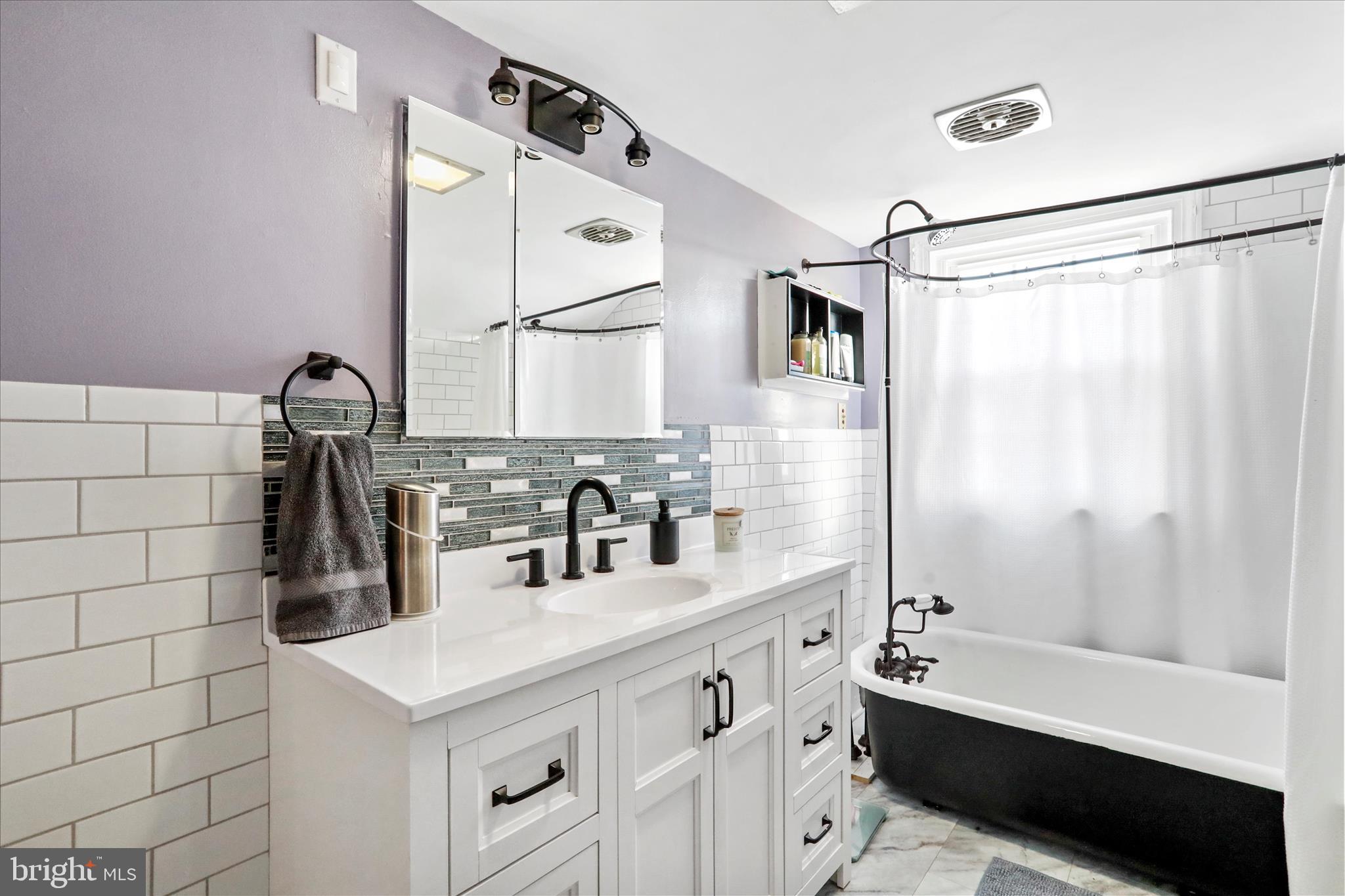 425 West 15th Street Front Royal, VA 22630 - Photo 24 of 47 Private upgraded Bath