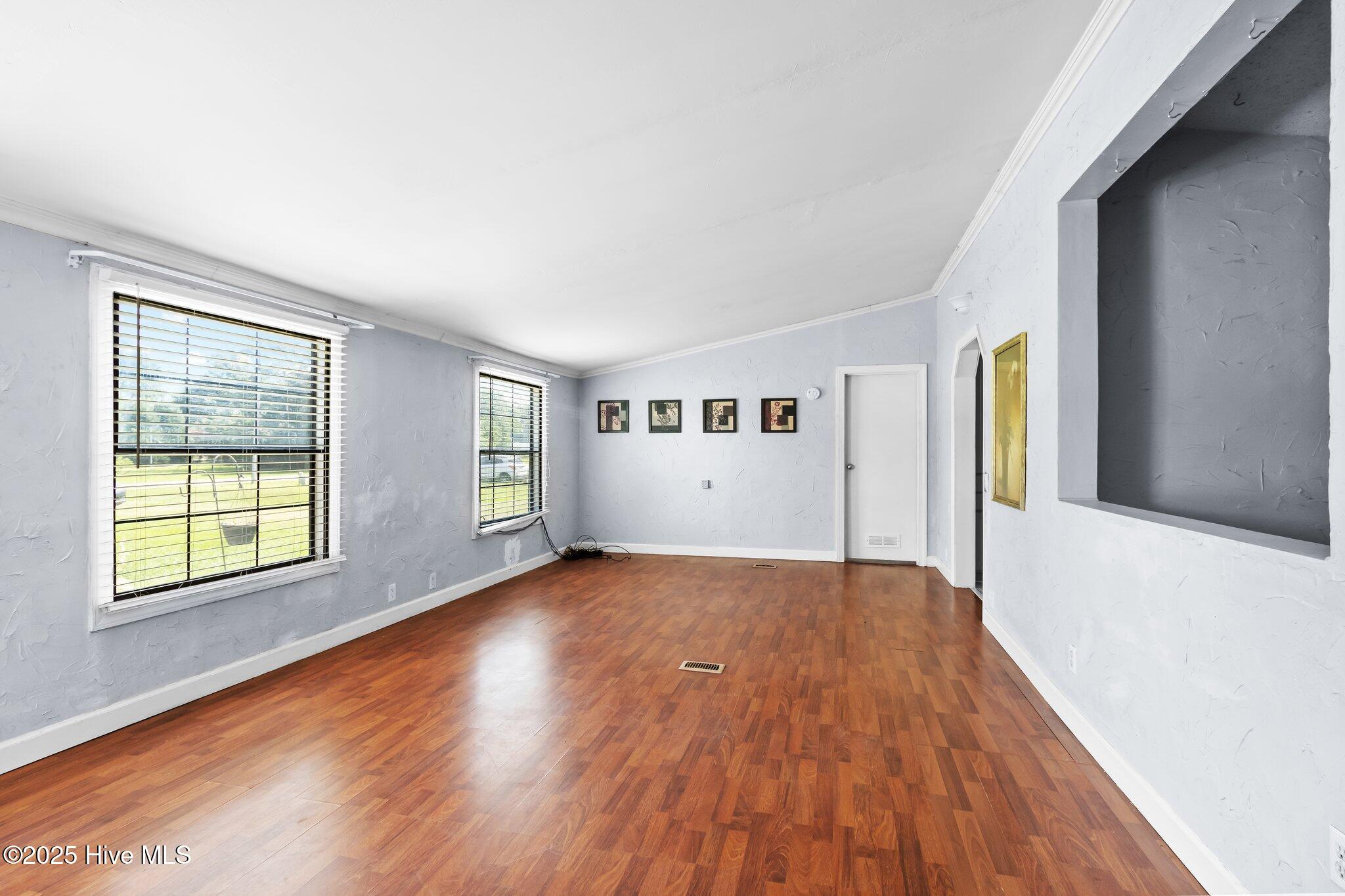 137 Robert Walker Road Moyock, NC 27958 - Photo 4 of 20 3-web-or-mls-137-robert-walker-rd