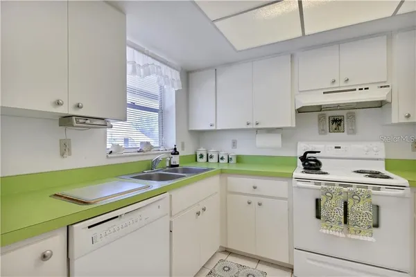 $3,300 | 525 Parkdale Mews, Unit 525, Venice, FL 34285