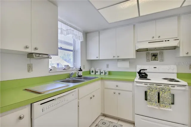 $3,300 | 525 Parkdale Mews, Unit 525, Venice, FL 34285