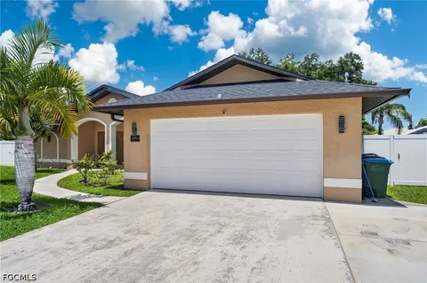 $365,000 | 622 Southeast 10th Avenue, Cape Coral, FL 33990