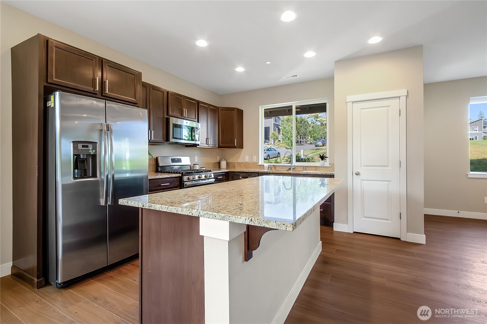 1009 Magnuson Way Bremerton, WA 98310 - Photo 8 of 32 Gallery Image 8
