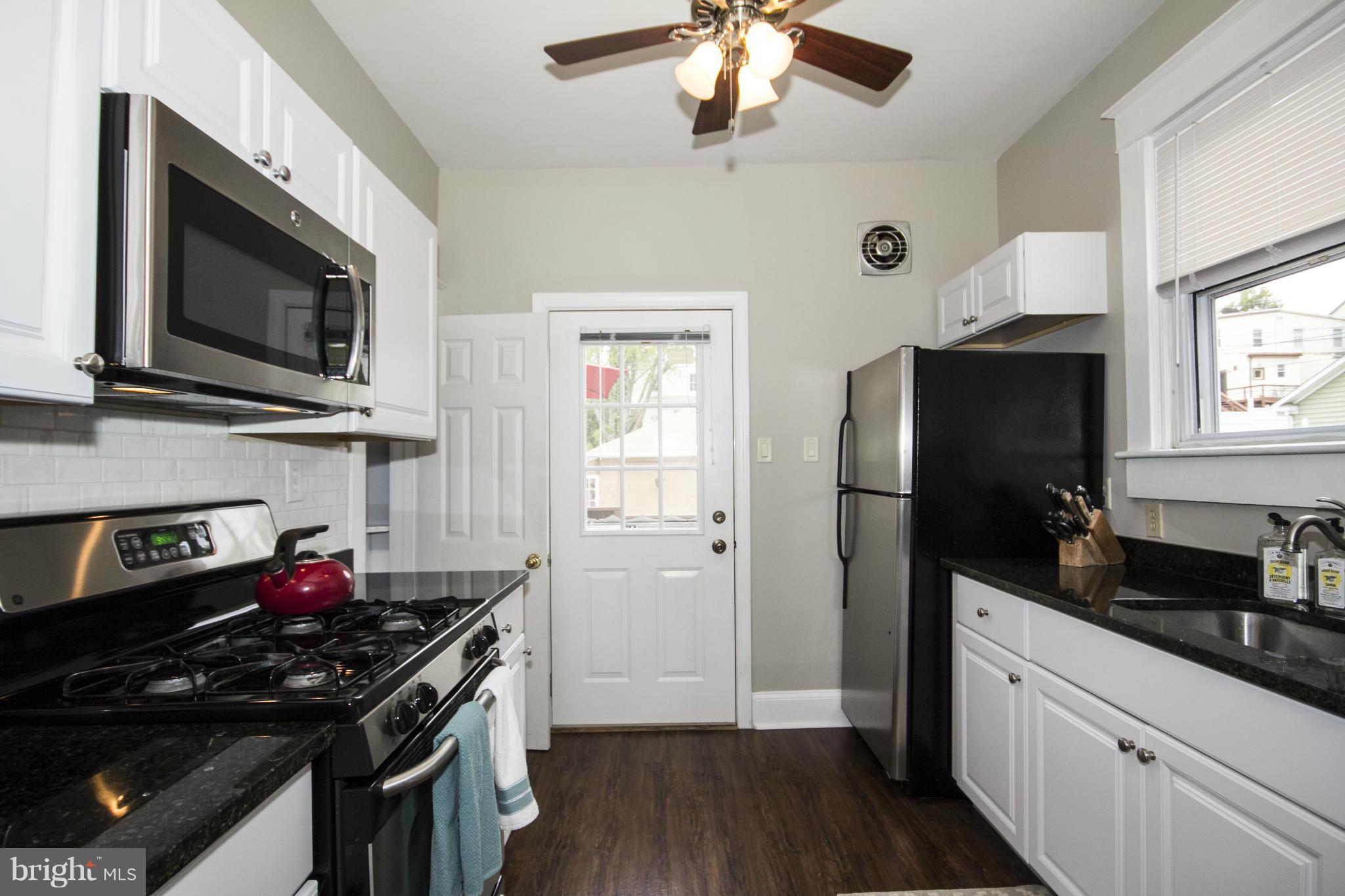 3206 Beverly Road Baltimore, MD 21214 - Photo 4 of 30 All new Kitchen w/granite and stainless!