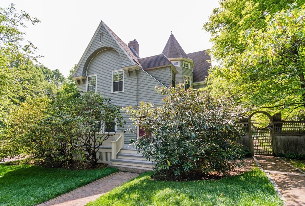 42 Brington Road Brookline, MA 02445 - Photo 2 of 25