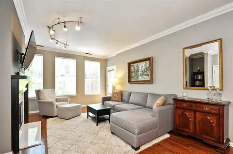 $475,000 | 301 West Scott Street, Unit 204, Chicago, IL 60610