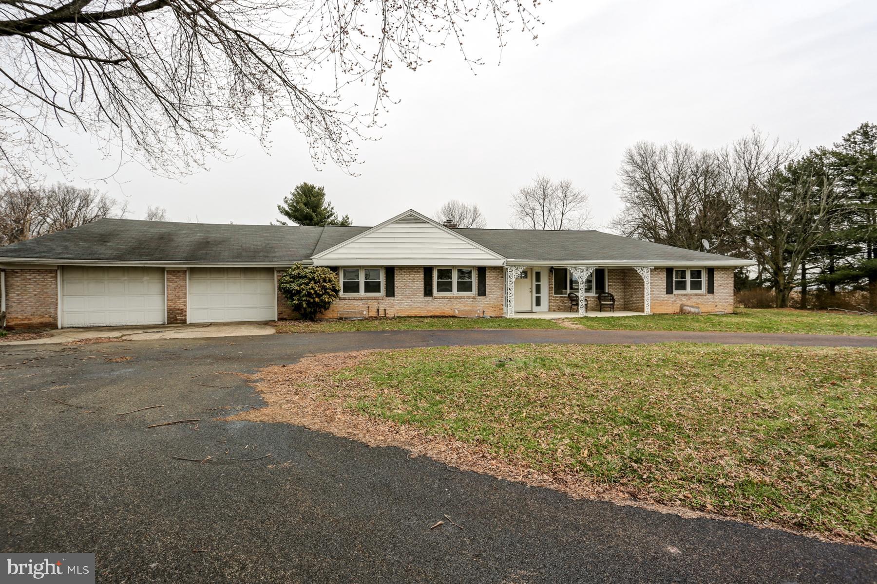 669 Truce Road New Providence, PA 17560 - Photo 41 of 41 Semi-circle driveway