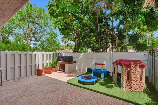 $550,000 | 16465 Northeast 26th Avenue, Unit 18, North Miami Beach, FL 33160