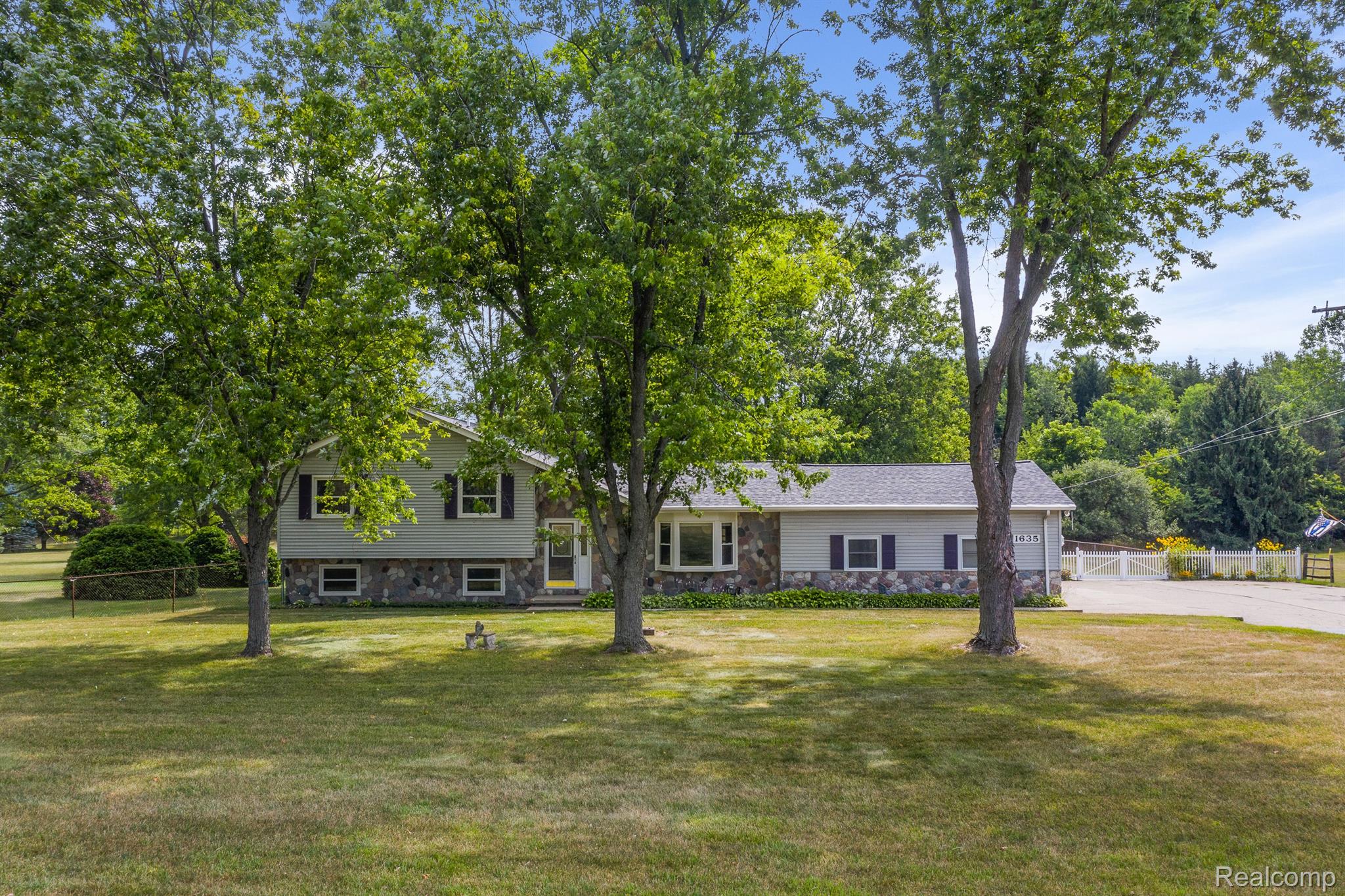 1635 South Baldwin Road Oxford, MI 48371 - Photo 7 of 74 Lovely quad level home!