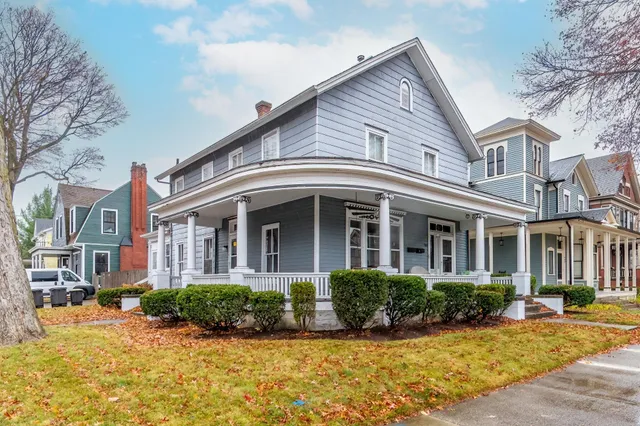 $1,700 | 901 West Wayne Street, Unit 3, Fort Wayne, IN 46802