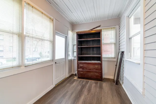 $1,700 | 901 West Wayne Street, Unit 3, Fort Wayne, IN 46802