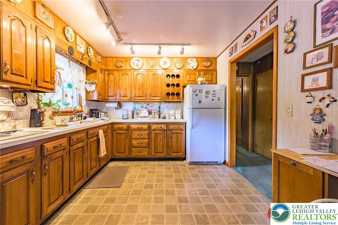 678 Interchange Road Kresgeville, PA 18333 - Photo 19 of 45 A traditional kitchen offers abundant cabinetry and ample countertop space for culinary endeavors.
