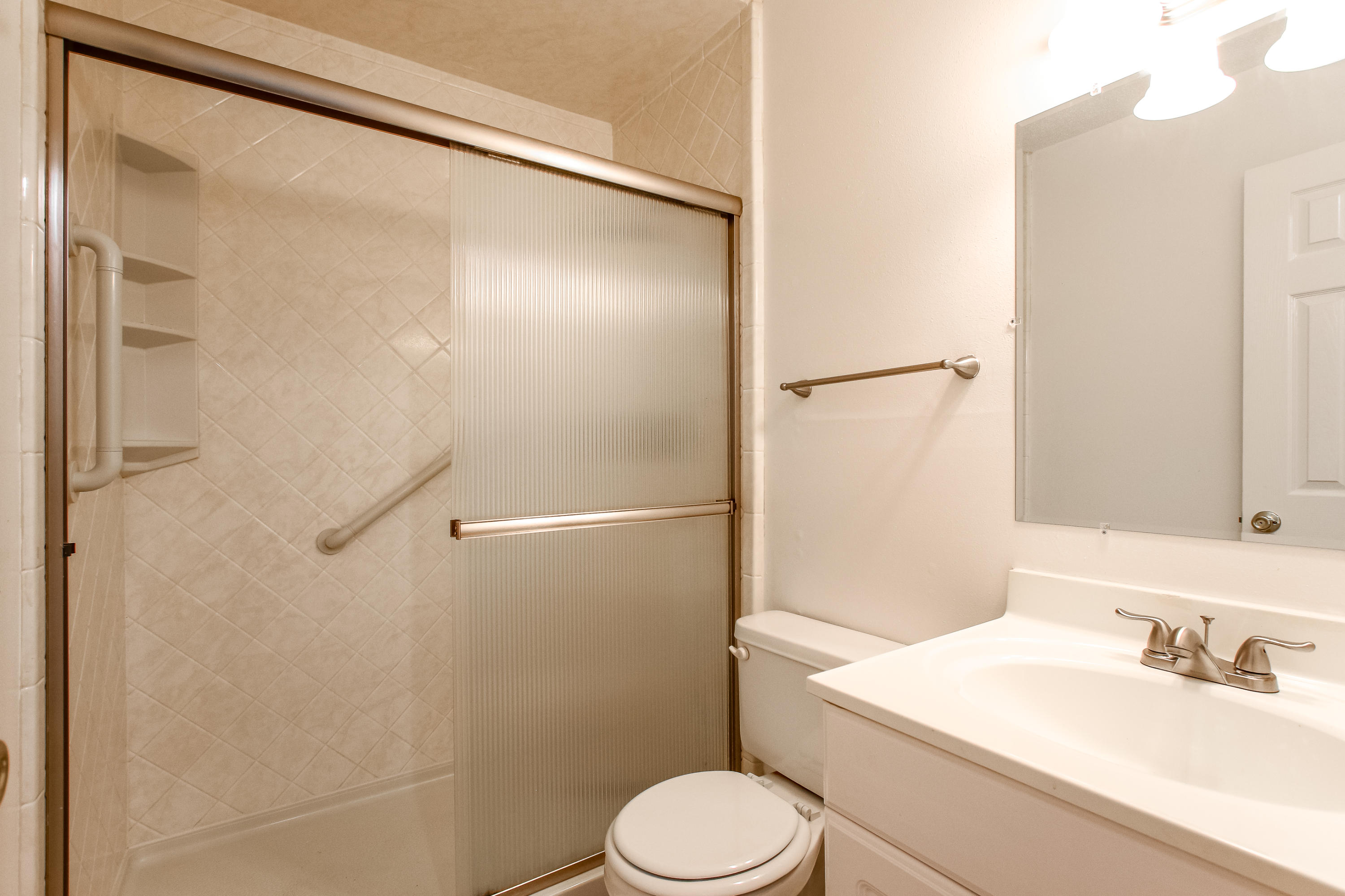 111 Boyce Road Shalimar, FL 32579 - Photo 29 of 41 Full Hall Bath