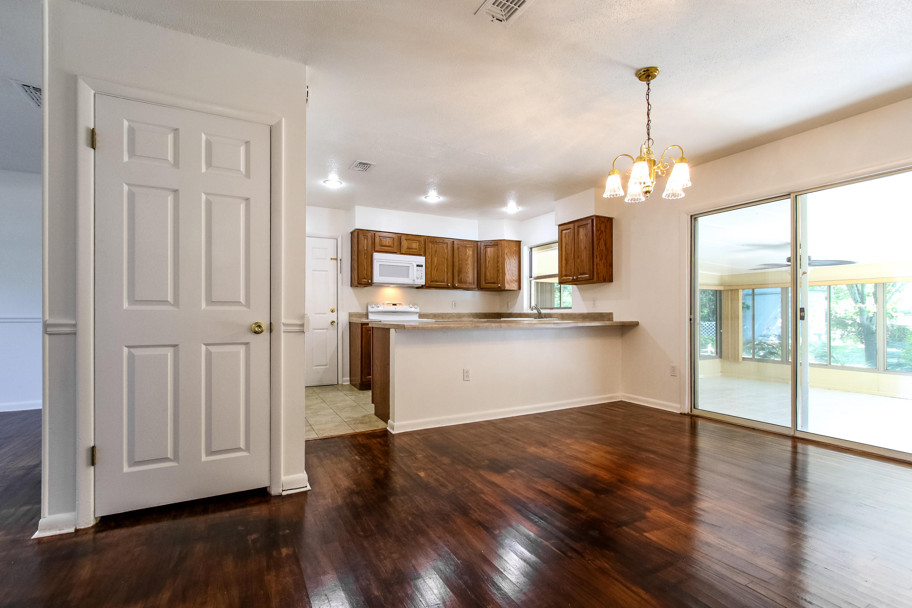 111 Boyce Road Shalimar, FL 32579 - Photo 5 of 41 Dining area