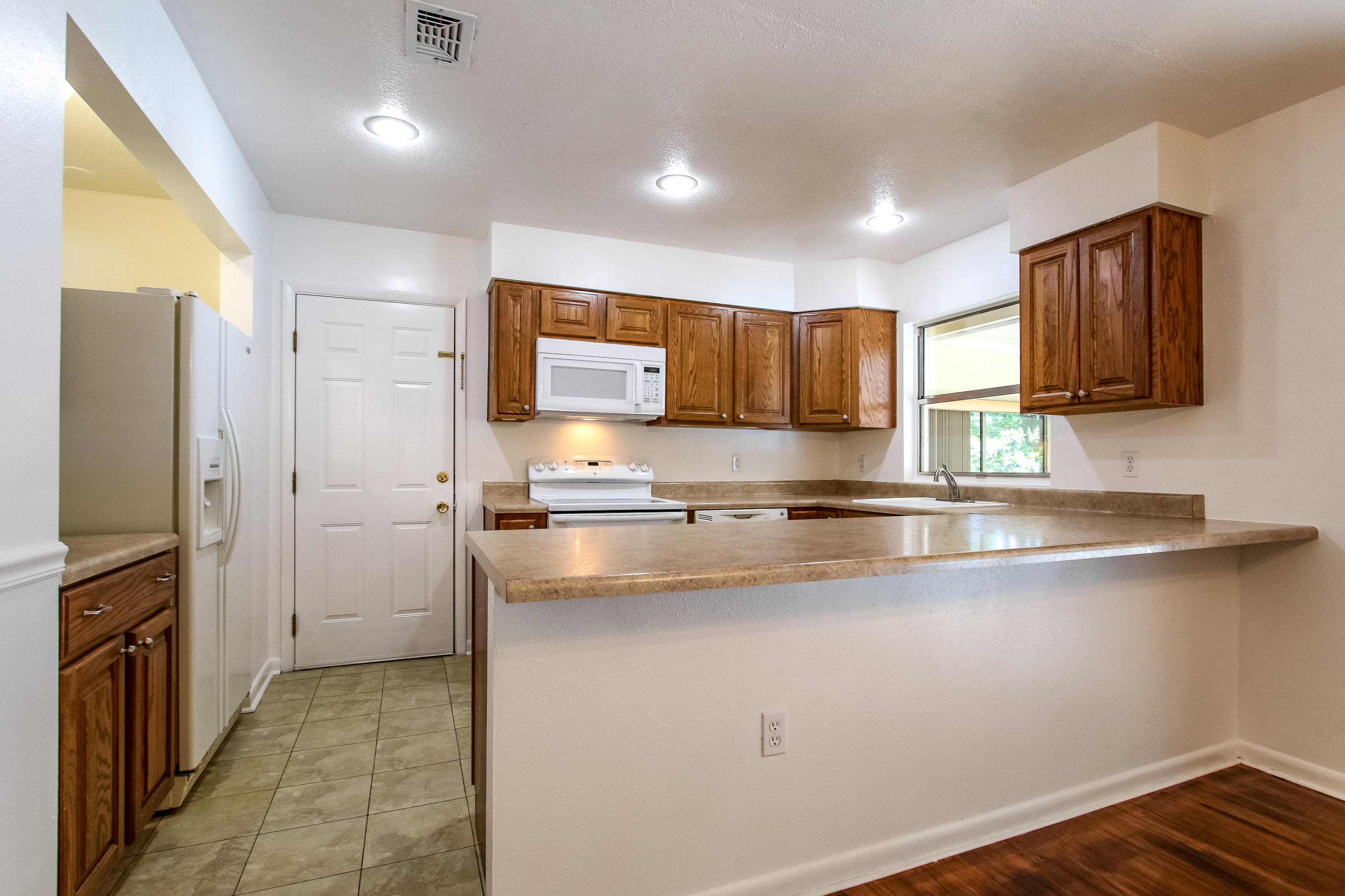 111 Boyce Road Shalimar, FL 32579 - Photo 7 of 41 all appliances in place