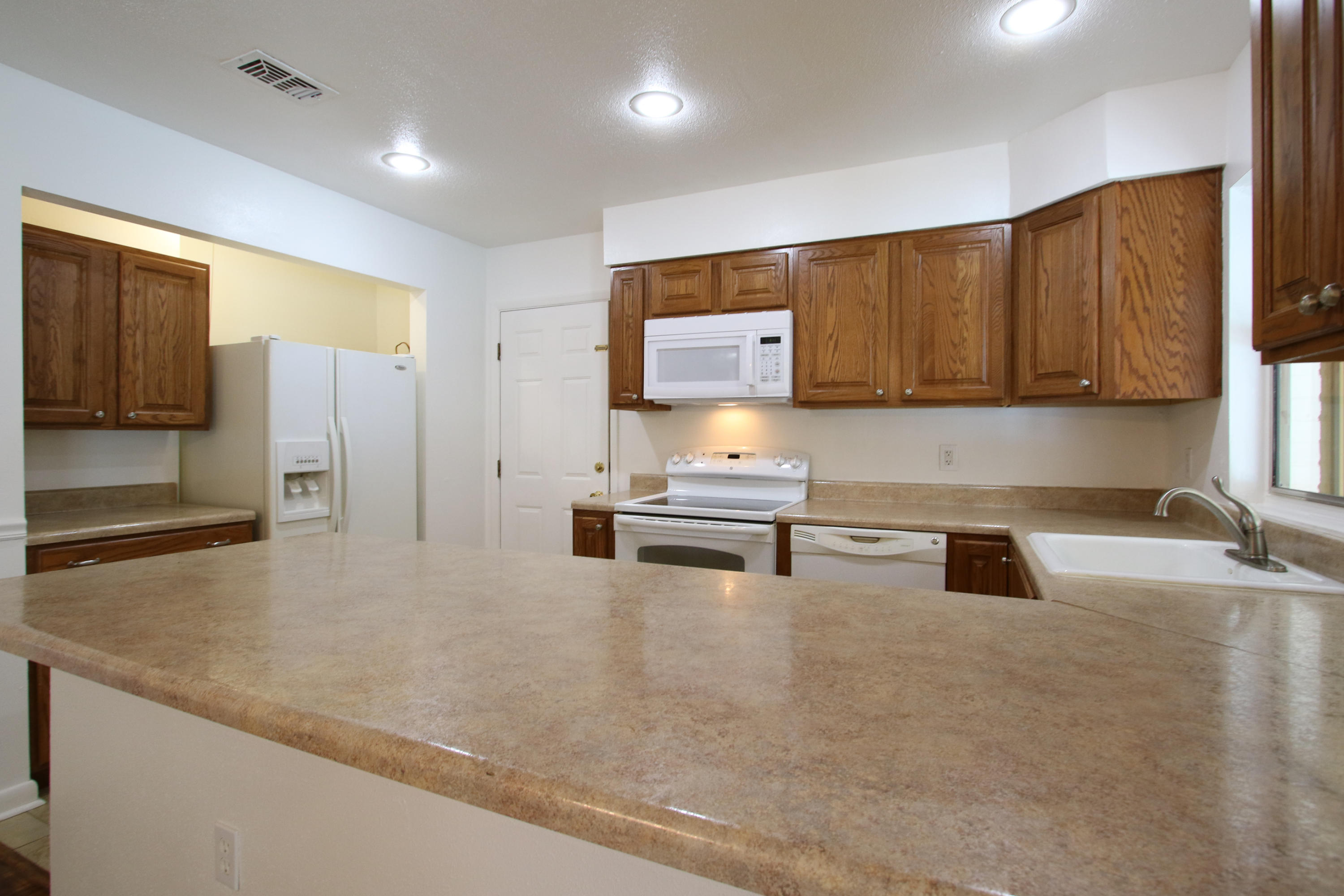 111 Boyce Road Shalimar, FL 32579 - Photo 8 of 41 Breakfast bar
