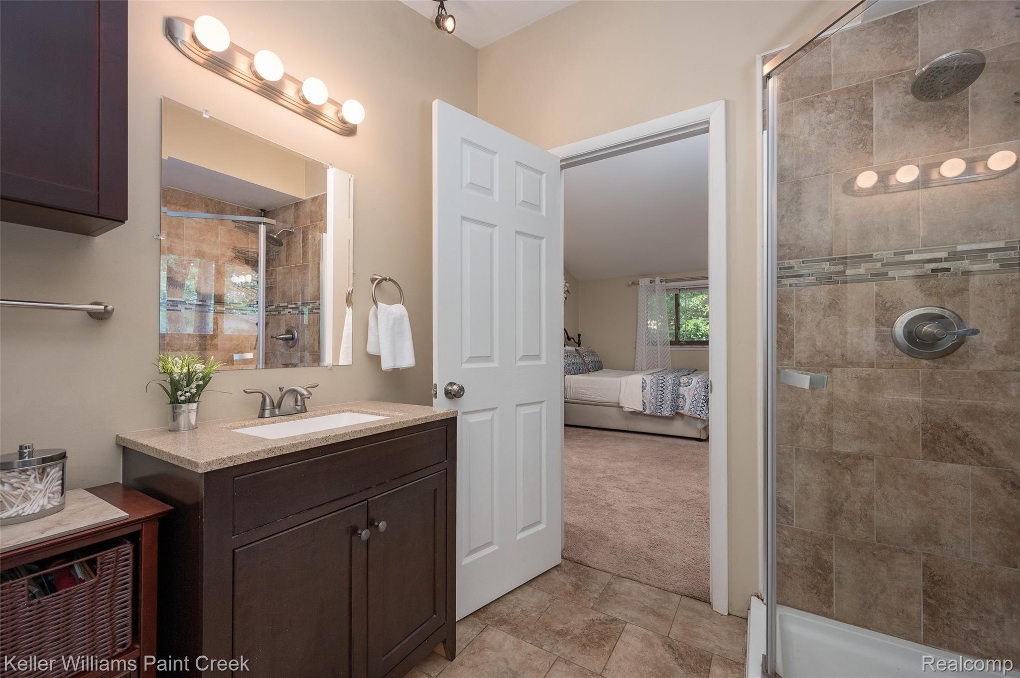 3314 Aquinas Drive Rochester, MI 48309 - Photo 28 of 43 3314-Aquinas-Dr-30.jpg