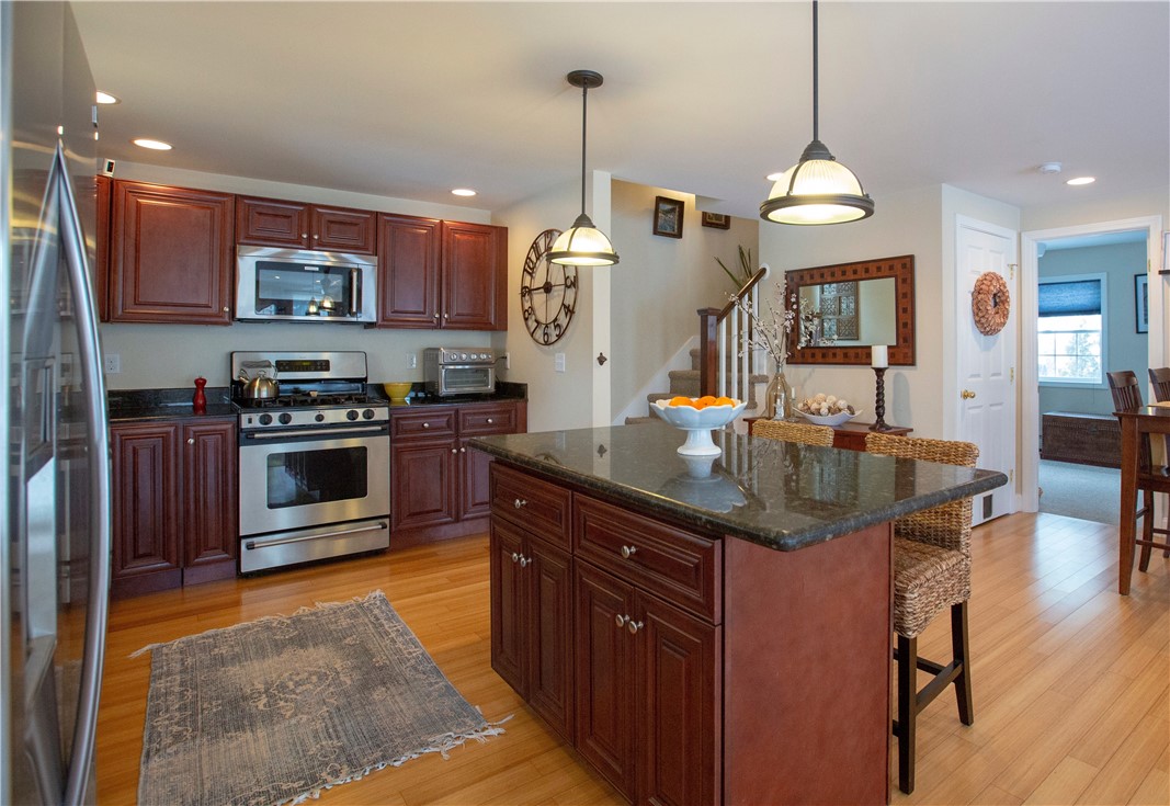 35 Hope Street Warren, RI 02885 - Photo 9 of 25 Gallery Image 9