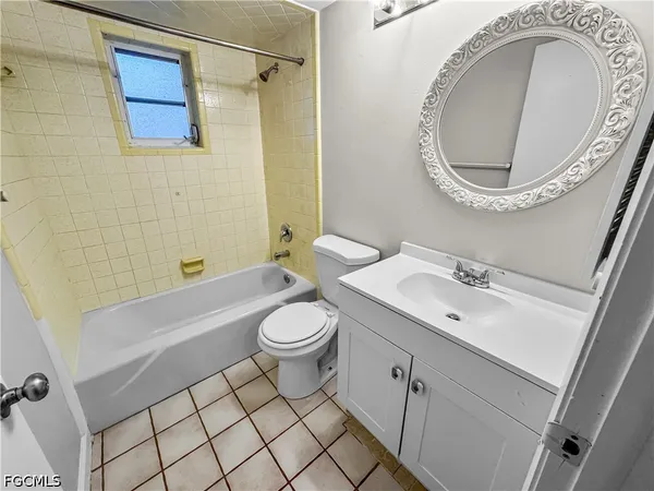 $1,949 | 206 Southeast 46th Terrace, Cape Coral, FL 33904