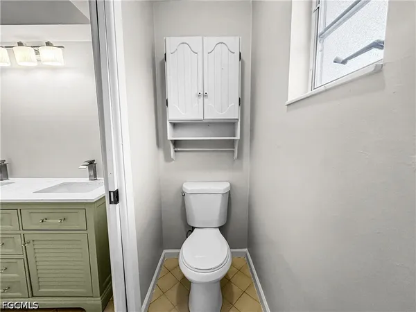 $1,949 | 206 Southeast 46th Terrace, Cape Coral, FL 33904