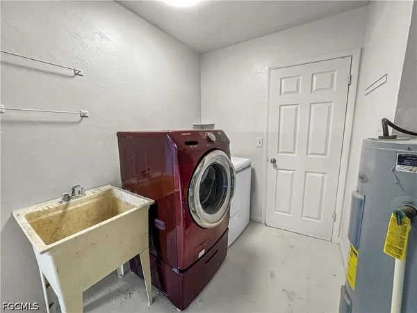 $1,949 | 206 Southeast 46th Terrace, Cape Coral, FL 33904