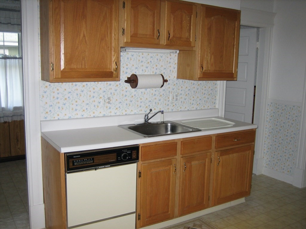 58 Ridgewood Avenue Holyoke, MA 01040 - Photo 8 of 10 Gallery Image 8