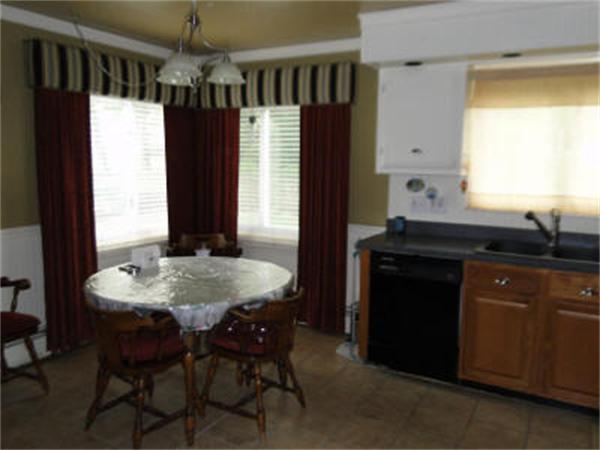 348 Lynn Fells Parkway Saugus, MA 01906 - Photo 11 of 21