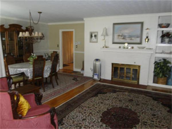 348 Lynn Fells Parkway Saugus, MA 01906 - Photo 14 of 21