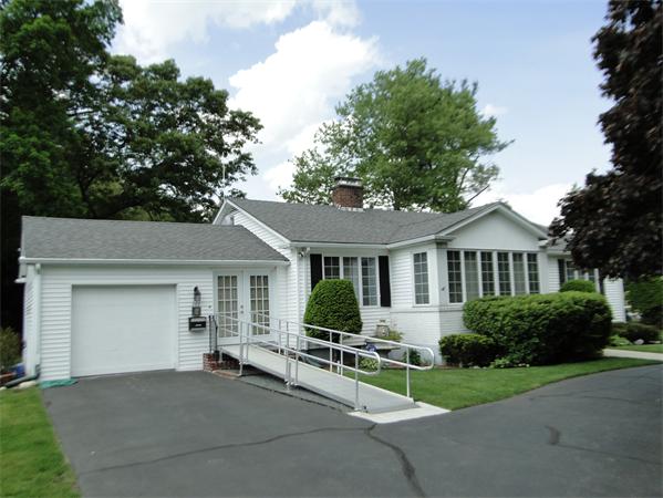 348 Lynn Fells Parkway Saugus, MA 01906 - Photo 2 of 21